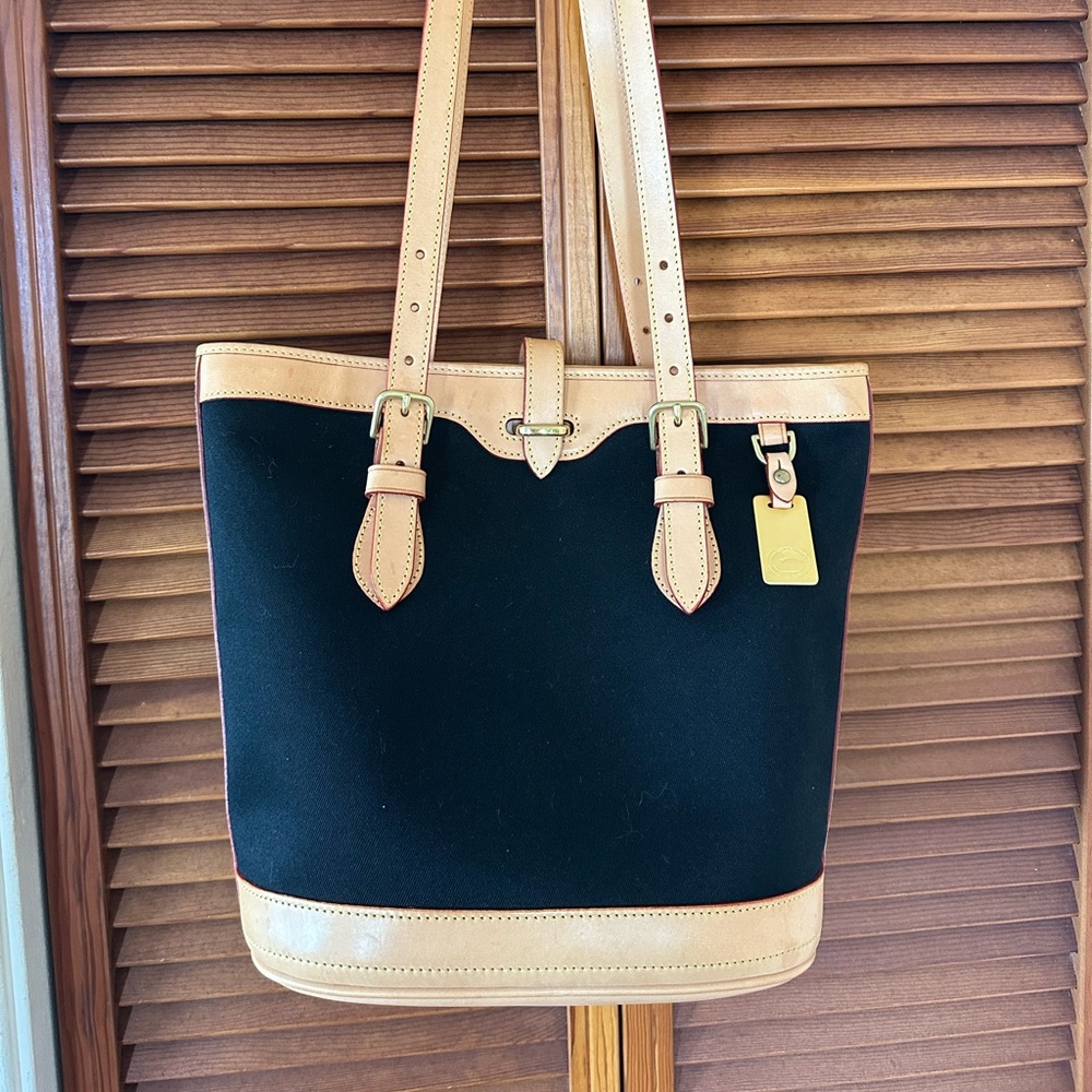 Vintage Dooney and Burke bucket bag excellent new condition